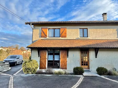 maison de village t4 d'environ 100 m² à meyrie