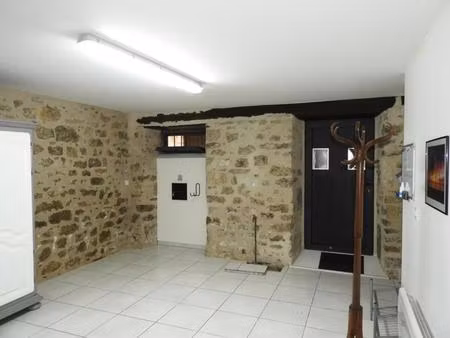 a louer maison de ville entierement meublee de type 3 sur 3 niveaux