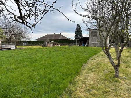 terrain à maubec  centre village.