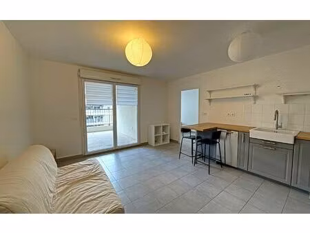 location appartement  m² t-2 à marseille 10  790 €