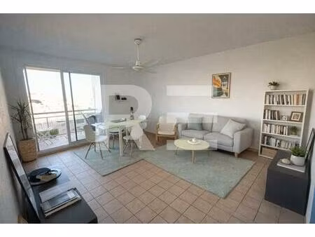 p2 vue dégagée au centre ville de nîmes