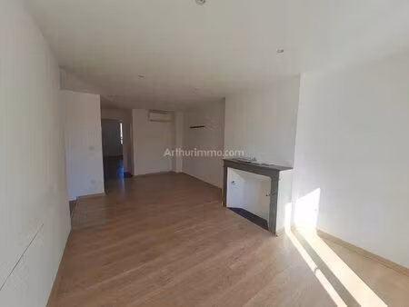 location appartement 2 pièces 68 m2 à salernes