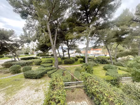 grand studio de 29 m2 les pieds dans l'eau ! au pin rolland