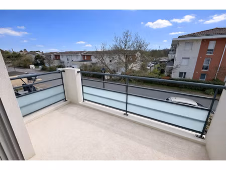 appartement 3 pièces avec balcon et 2 places de stationnemen