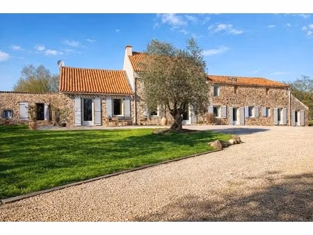 49360 les cerqueux – 20 min de cholet – ancienne longère rénovée en pierre – 235 m² – 6 ch