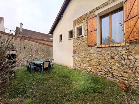 authentique meulière et son jardin cosy