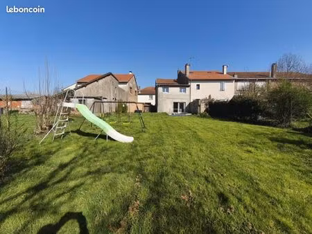 maison de village 3 pièces 90 m²