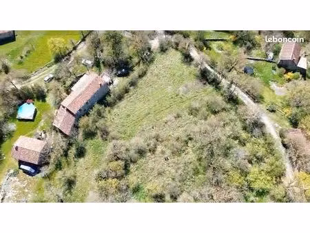 terrain constructible arboré avec vue sur un écrin de nature