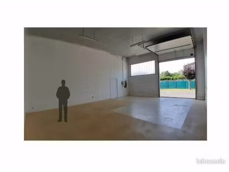 local artisanal ou dépôt de 128 m² et possibilité de groupe sanitaire