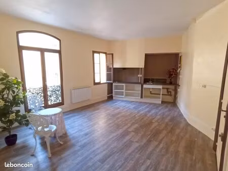 beau t2 rénové  quartier historique