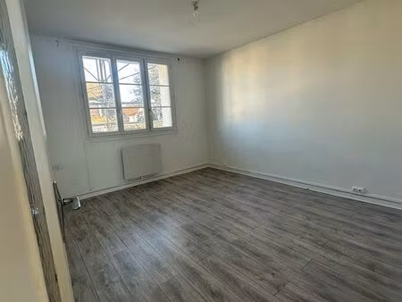 t2 47 m² – jardin – stationnement – entrée indépendante