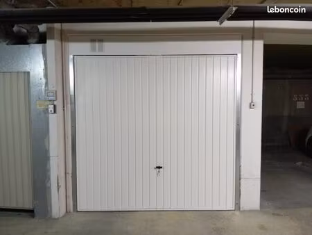 garage fermé à louer