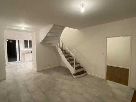 location maison 90 m² + jardin 400 m² – centre guipry – 2/3 chambres