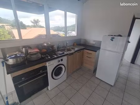 t2 meublé lumineux – cayenne – disponible immédiatement