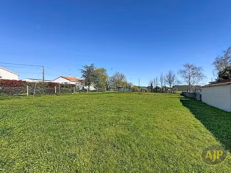 en vente terrain non constructible 1 000 m² – 97 800 € |soullans