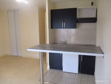 location grand studio non meublé