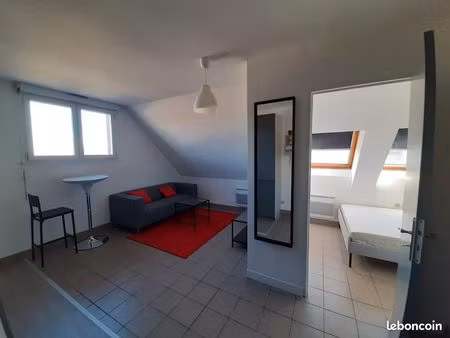 famars – t2 meublé refait à neuf - tout confort – 100 m université - stationnement privati