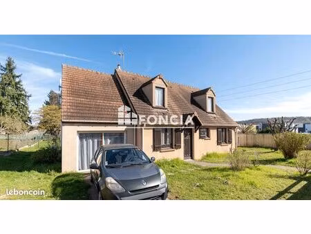 maison familiale sur terrain de 1 000 m² – beaux volumes