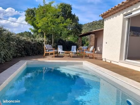 villa 118 m²  4 chambres  dans secteur résidentiel  avec piscine