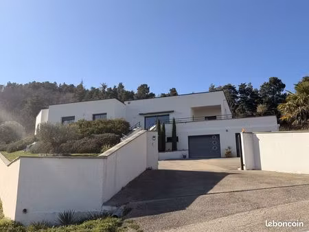 villa 7 pièces 208 m²