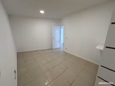 local ou bureau 12m2 neuf toutes charges comprises