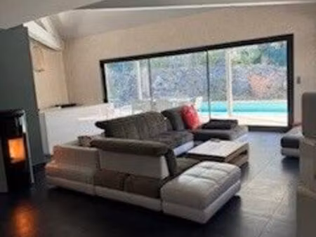 villa d'architecte dans un quartier recherché