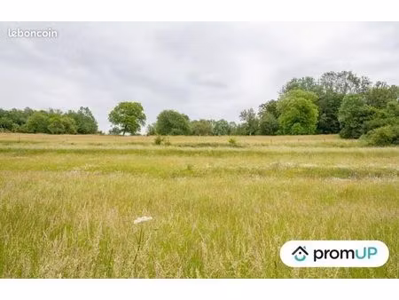 terrain 1 372 m² prez