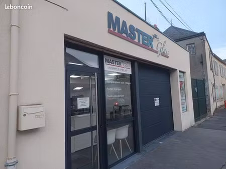 fonds de commerce centre remplacement de pare-brise vitrage automobile nettoyage vitres te