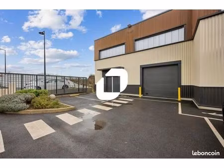 local d'activité 379 m²