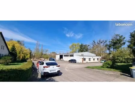 local 143 m² ballainvilliers