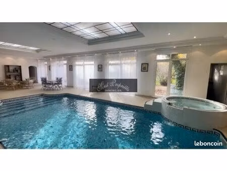 maison de maître de 600 m² avec piscine intérieure