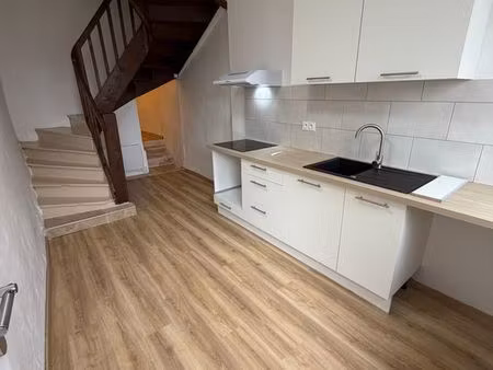 location maison de village pieusse 45 m²