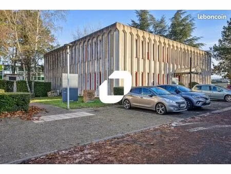 local d'activité 712 m²