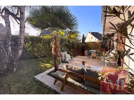 pavillon impeccable dans un cadre privilégié avec club-house et piscine