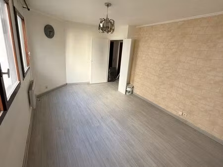 ⭐ 2 pièces 47 m² – rer a noisy mont d’est – au-dessus centre commercial les arcades – 950