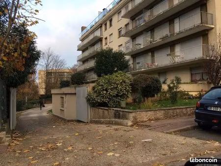 parking/box 1 pièce 10 m²