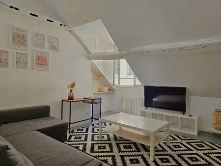 f2 meublé tout équipé entre le gros horloge et le palais de justice