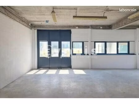 local d'activité 1 115 m²