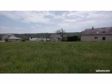 terrain 1 200 m² valady