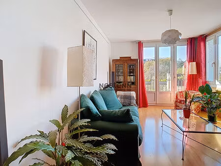 a vendre- bel appartement climatisé et sans vis à vis  dans un secteur très calme proche d