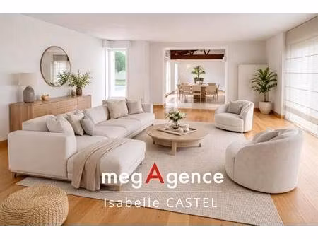 rare : grande familiale maison avec piscine à l'abri des regards.