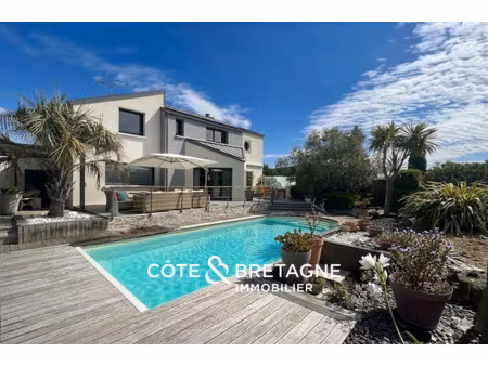 maison contemporaine avec piscine à plerin | réf : 202637