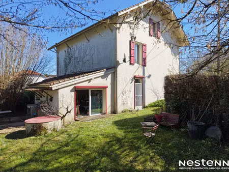 a vendre maison de village rénovée de 225 m² avec dépendances et puits sur terrain de 1500