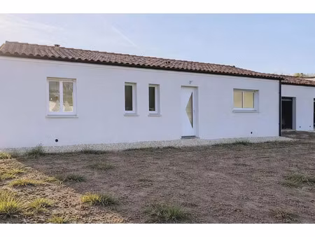 location maison 4 pièces à sainte-gemme (17250)  950 €