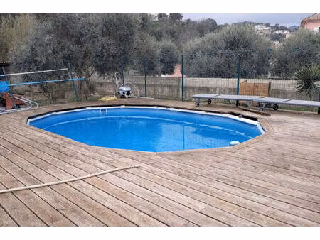 villa 4 pièces de 95 m2 avec piscine