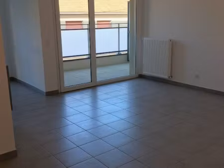 t3 avec balcon et garage à bourgoin-jallieu