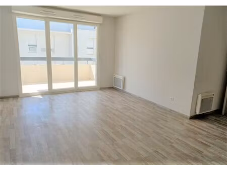 t3 avec loggia et parking à marseille