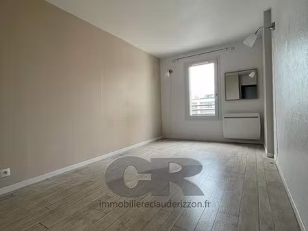 t2 avec cellier et parking - secteur croix de bourgogne/commanderie