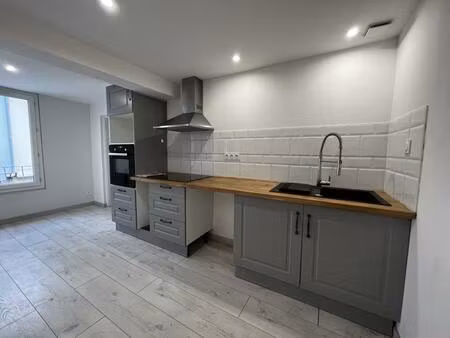 appartement t2 rénové au centre de revel