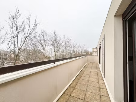 studio avec grande terrasse et vue dégagée 35m²